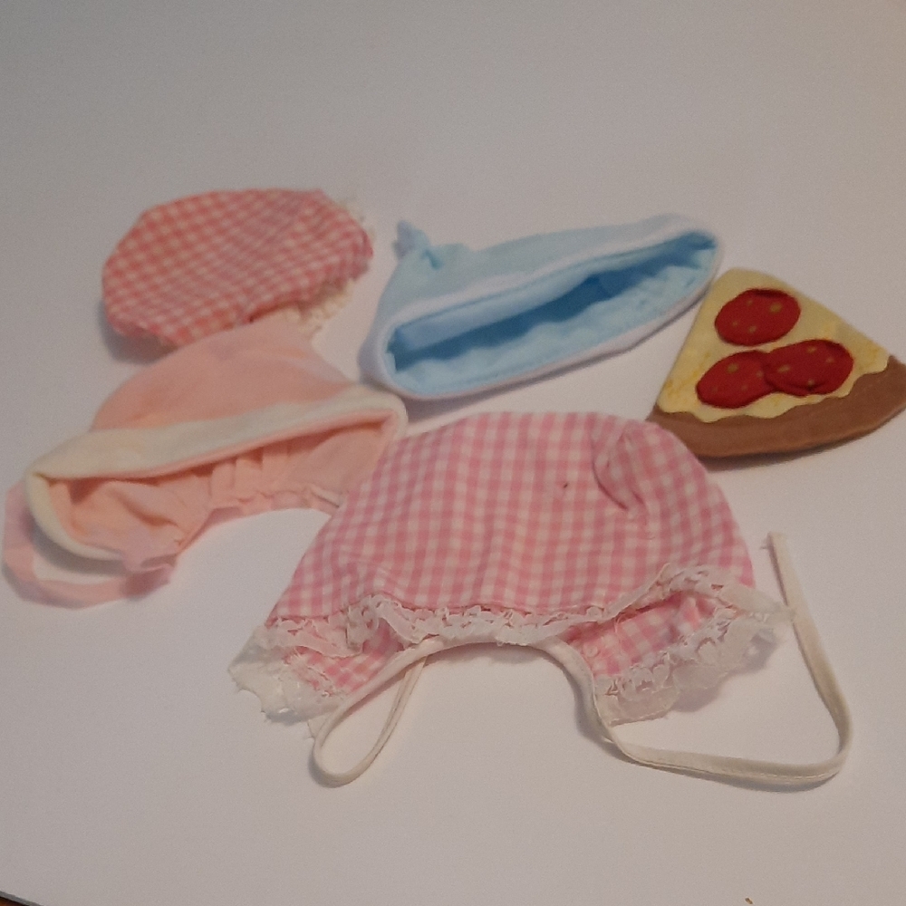 Set of Doll Bonnets and Pizza Plush